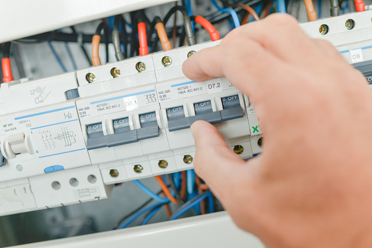 Schalt­schrank­bau bei Elektro Kolb in Ehrenberg Thaiden